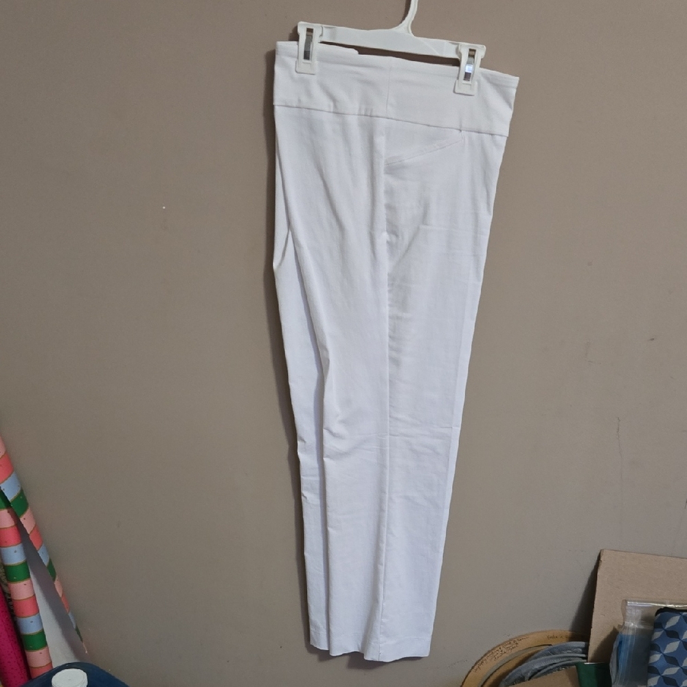 Women's Petite White Pull On Pants. Inseam 27".